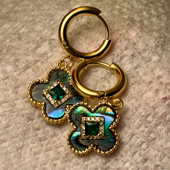 Gorgeous Hold Stainless Steel Gold pleated abalone earrings - Picture 3 of 6